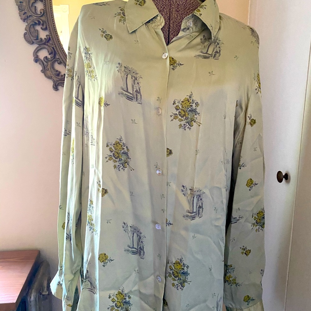 Vintage vibe 100% silk blouse with picture detail